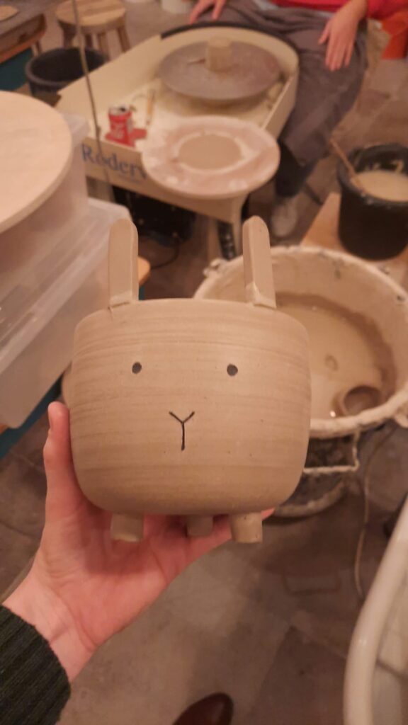 Dolgedraaid Bloempot Knuffel Konijn (1)